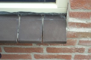 De opdrachtgever was niet meer tevreden over de uitstraling van de dorpelstenen.